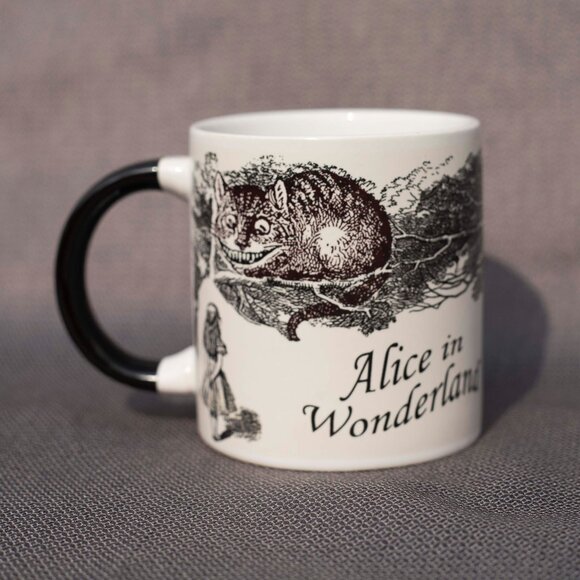 8 oz. Alice In Wonderland Magic-Mug | Disappearing Cheshire Cat | Illustration - Picture 1 of 4